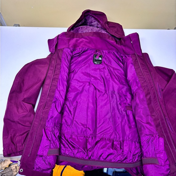 The North Face Women's Magenta Ski Jacket - Picture 2 of 5